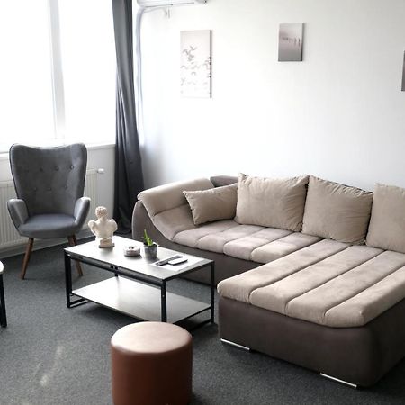 Luana Airport Apartments #3 Otopeni Luaran gambar