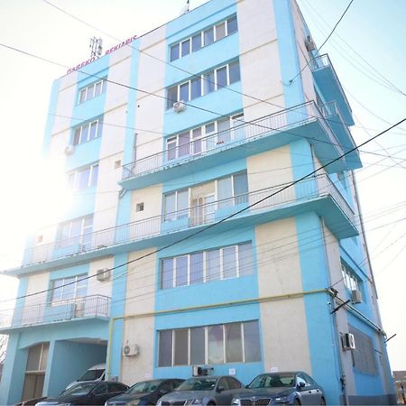 Luana Airport Apartments #3 Otopeni Luaran gambar