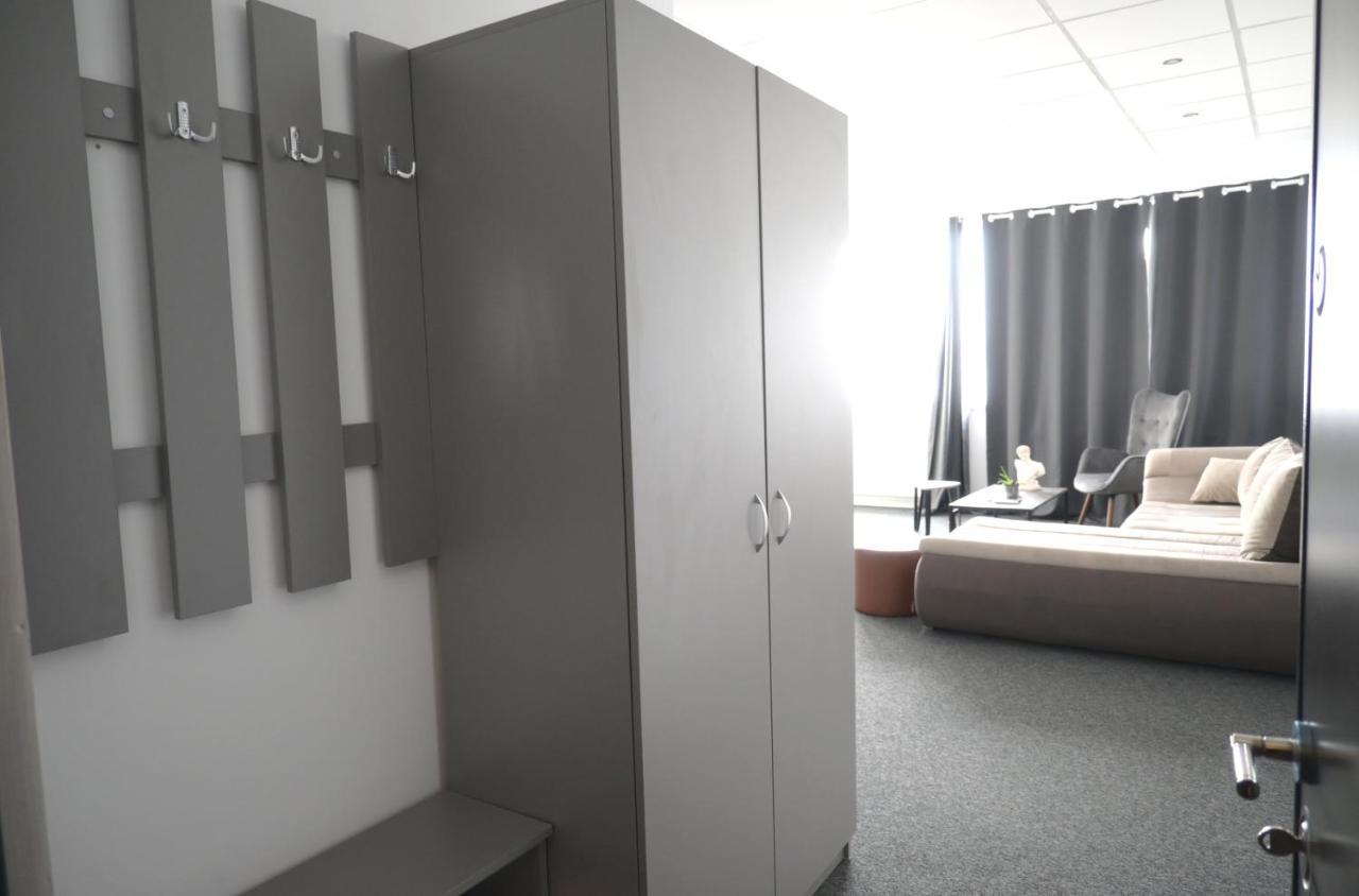 Luana Airport Apartments #3 Otopeni Luaran gambar