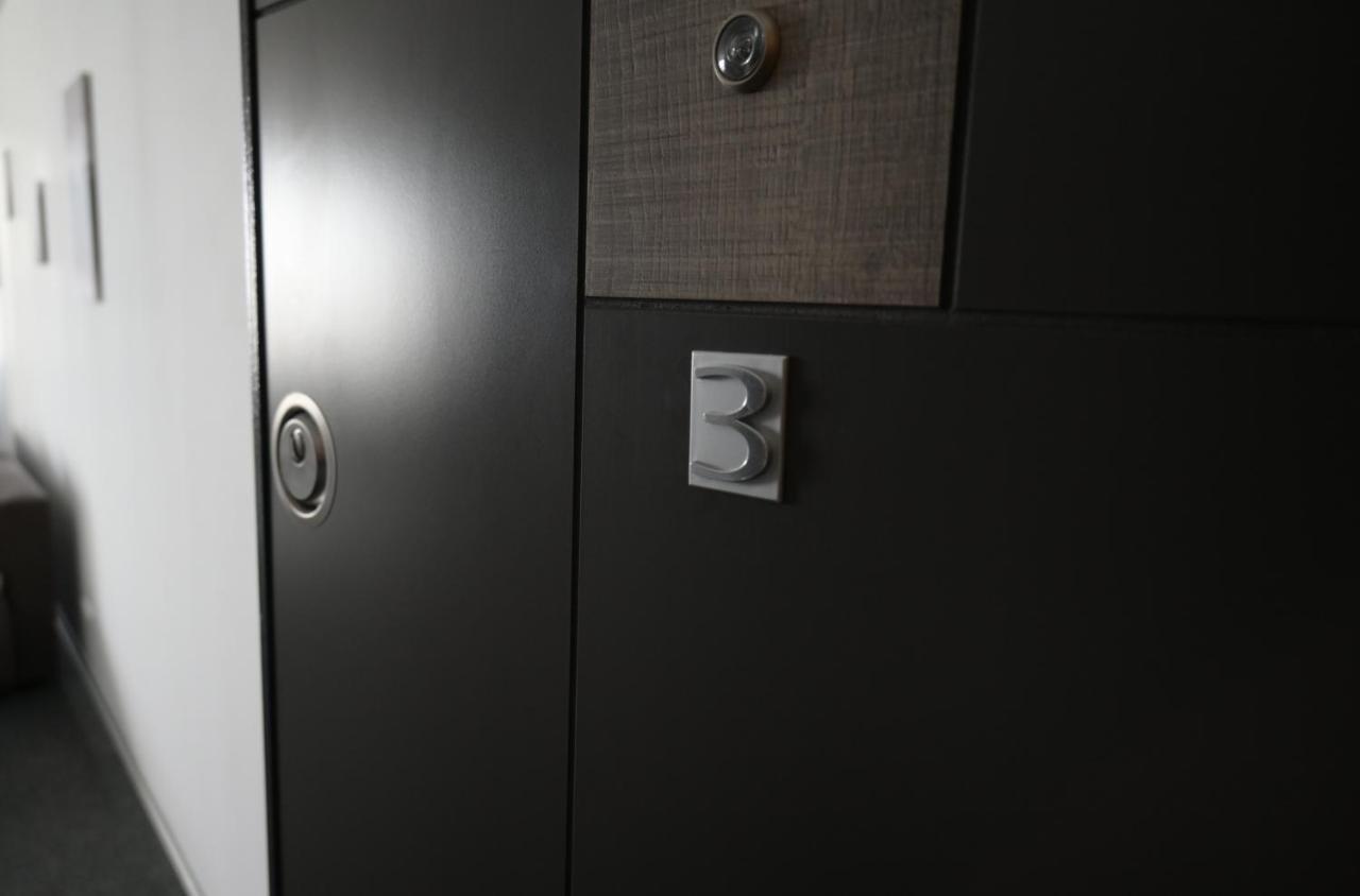 Luana Airport Apartments #3 Otopeni Luaran gambar