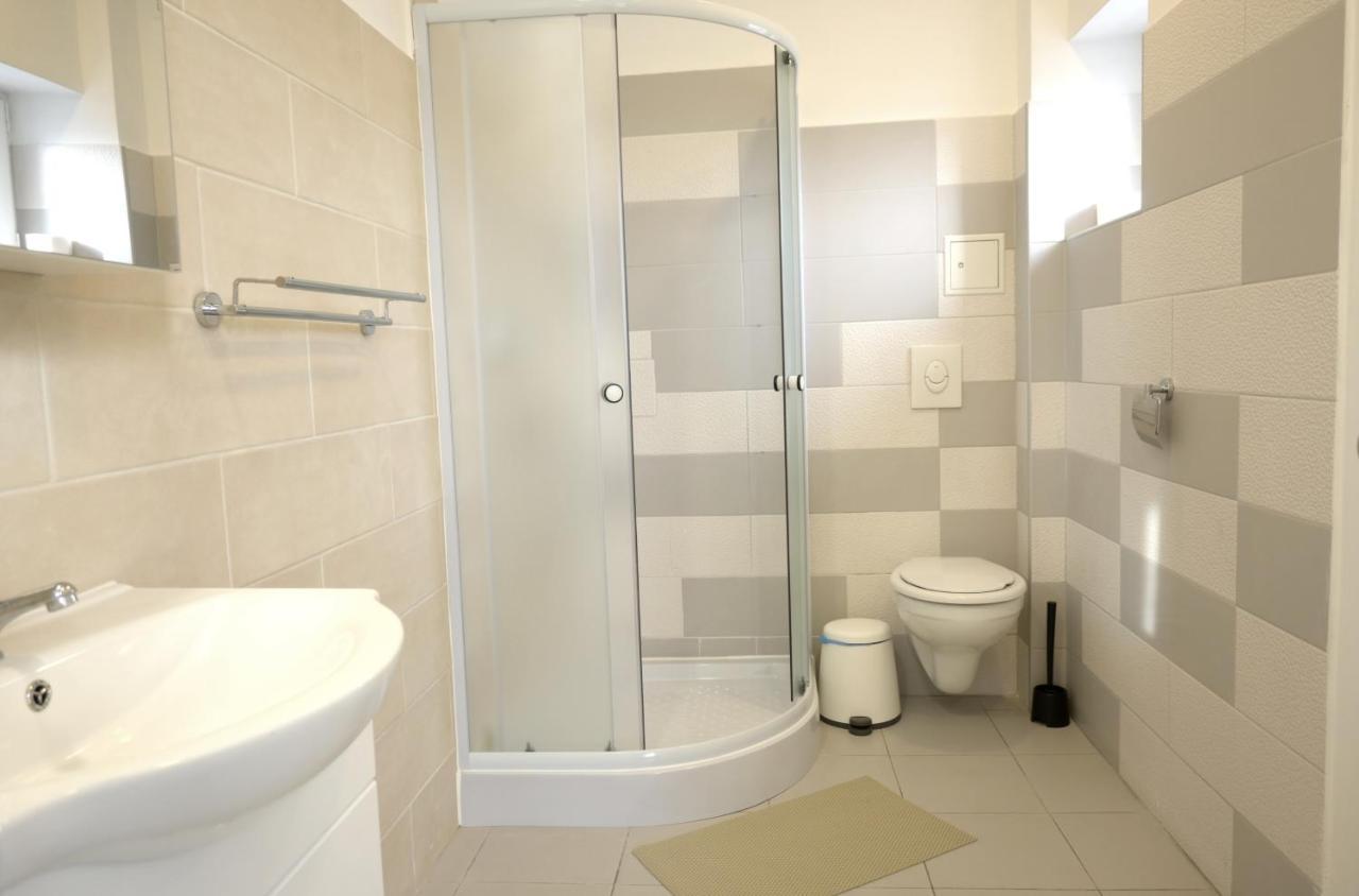 Luana Airport Apartments #3 Otopeni Luaran gambar