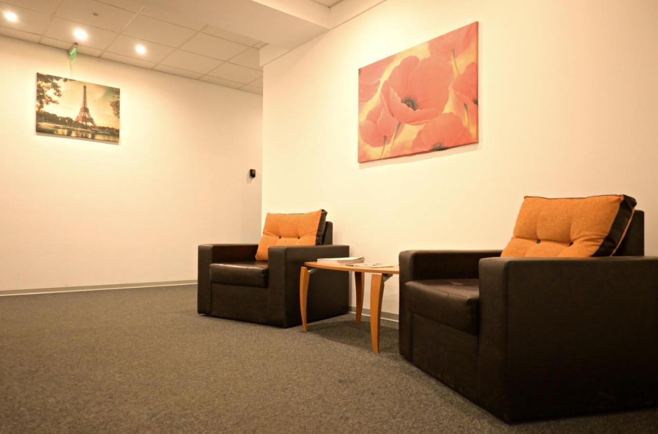 Luana Airport Apartments #3 Otopeni Luaran gambar