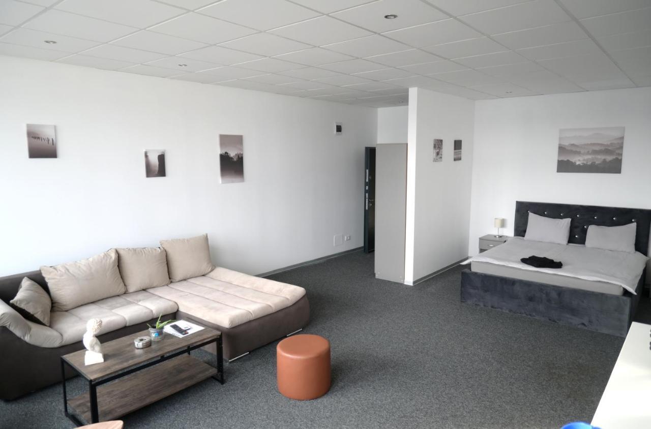 Luana Airport Apartments #3 Otopeni Luaran gambar