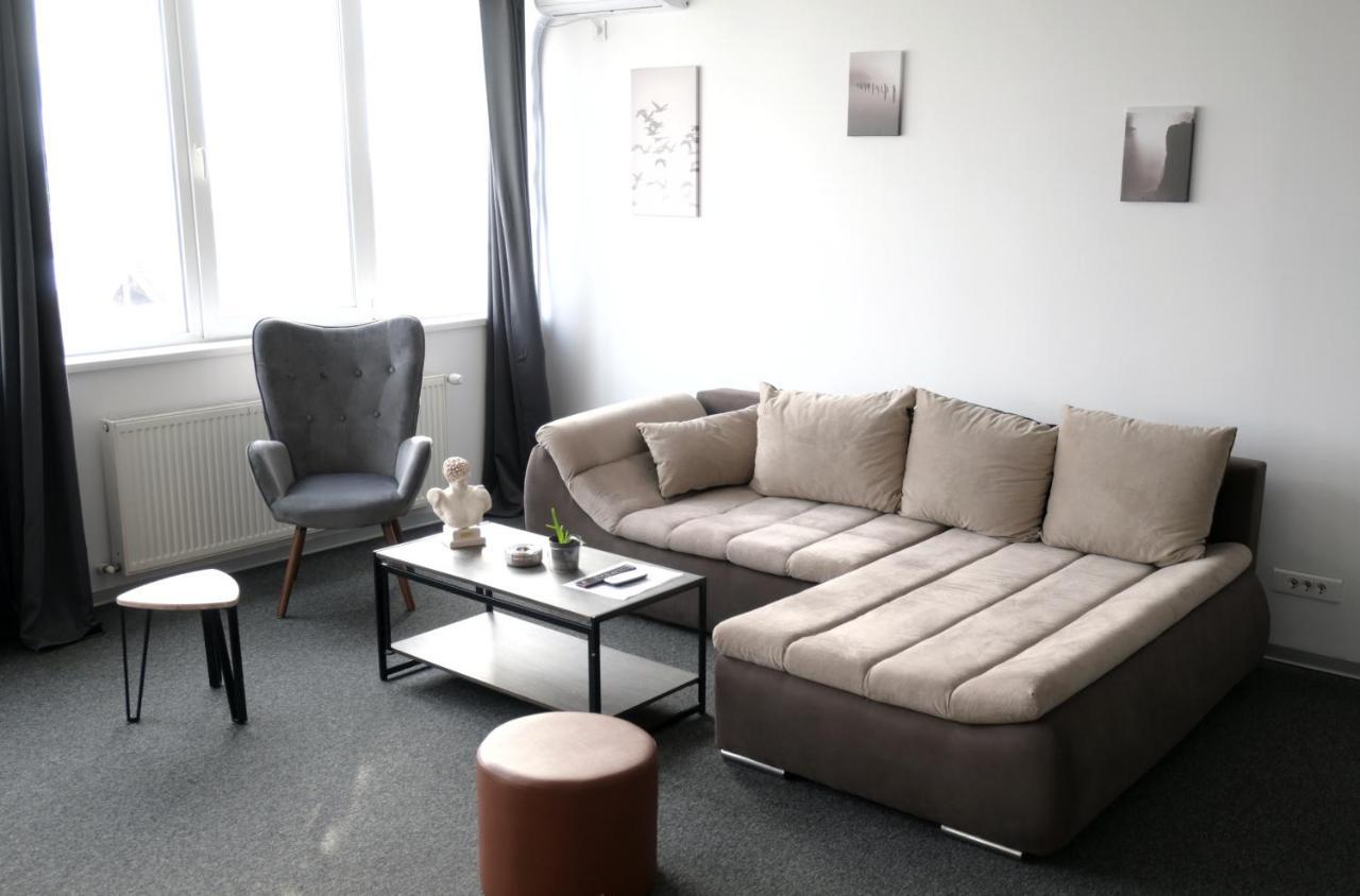 Luana Airport Apartments #3 Otopeni Luaran gambar